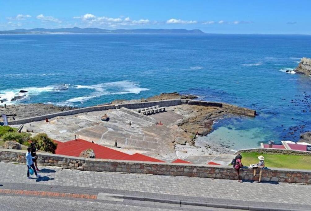 Hermanus Waterfront, Sea View Apartment With Balcony Εξωτερικό φωτογραφία